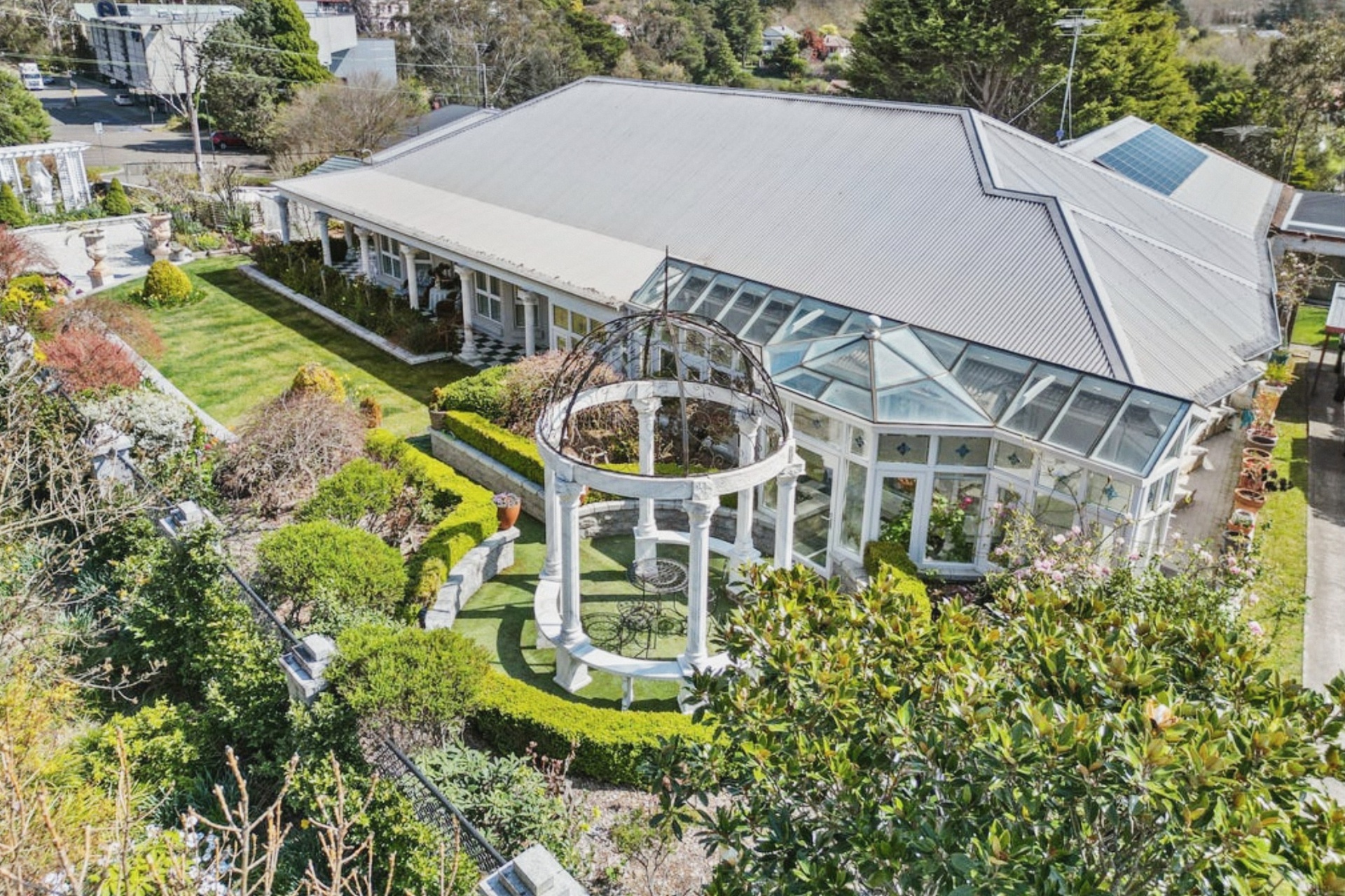 Marble-columned verandah at Katoomba Estate